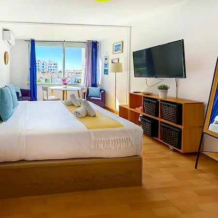 The Blue Island Loft By Hello Homes * 시체스