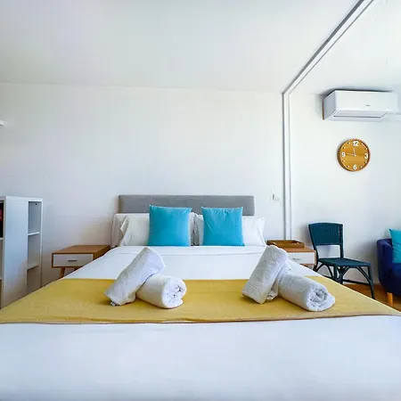 The Blue Island Loft By Hello Homes * 시체스