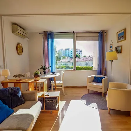 The Blue Island Loft By Hello Homes