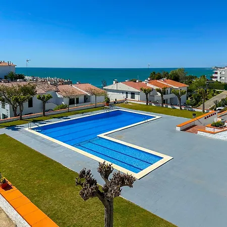 Апартаменты The Blue Island Loft By Hello Homes