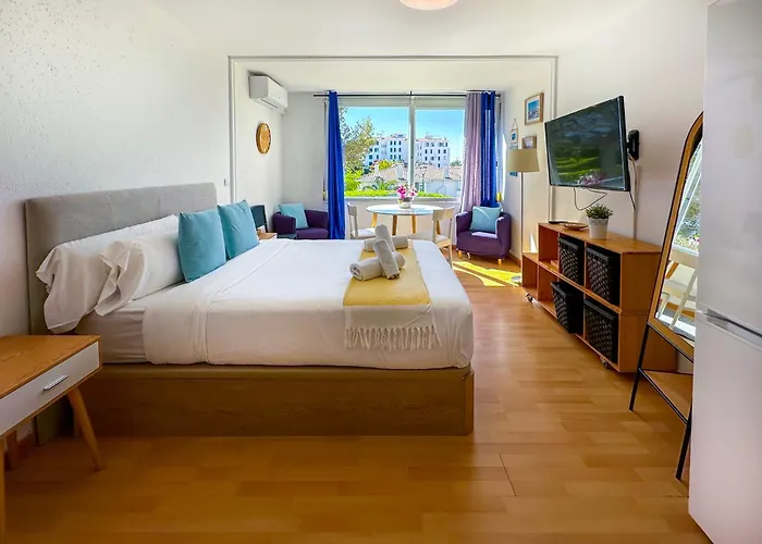 The Blue Island Loft By Hello Homes