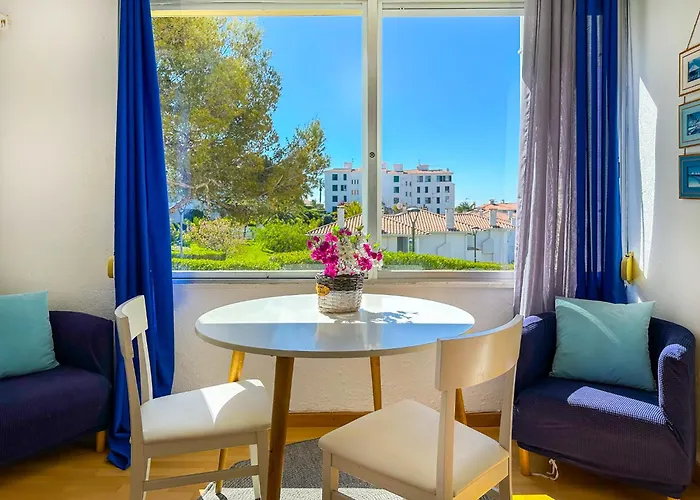 Апартаменты The Blue Island Loft By Hello Homes